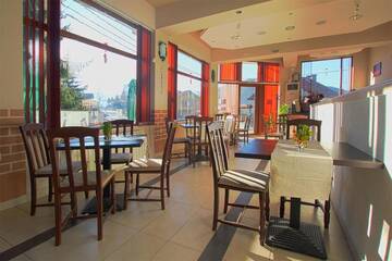 Фото номера Трехместный номер Гостевой дом Guest House Edelweiss г. Говедарци 9